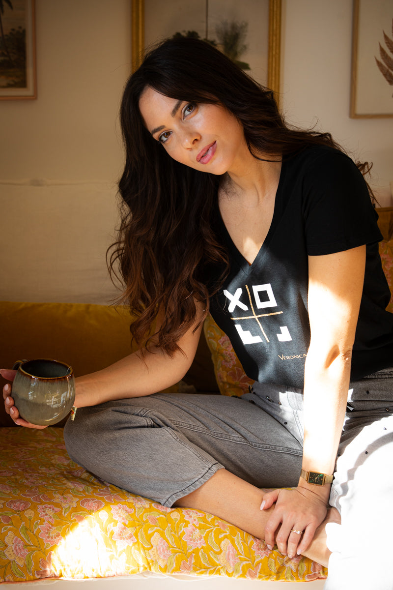 Le Tee-shirt YORI - Noir Veronica Lo