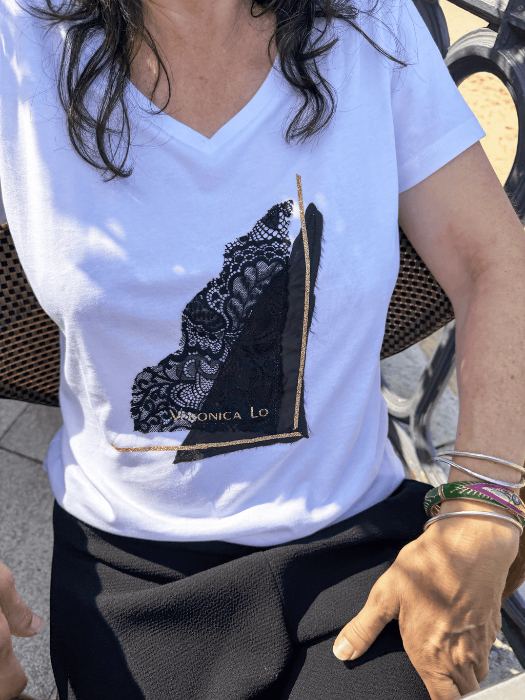 Le Tee-shirt AKITA Veronica Lo